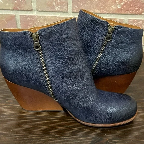 KORK EASE  brand Ankle Bootie Boot Navy Leather Wedge Block Heel Size 9 - Picture 5 of 9